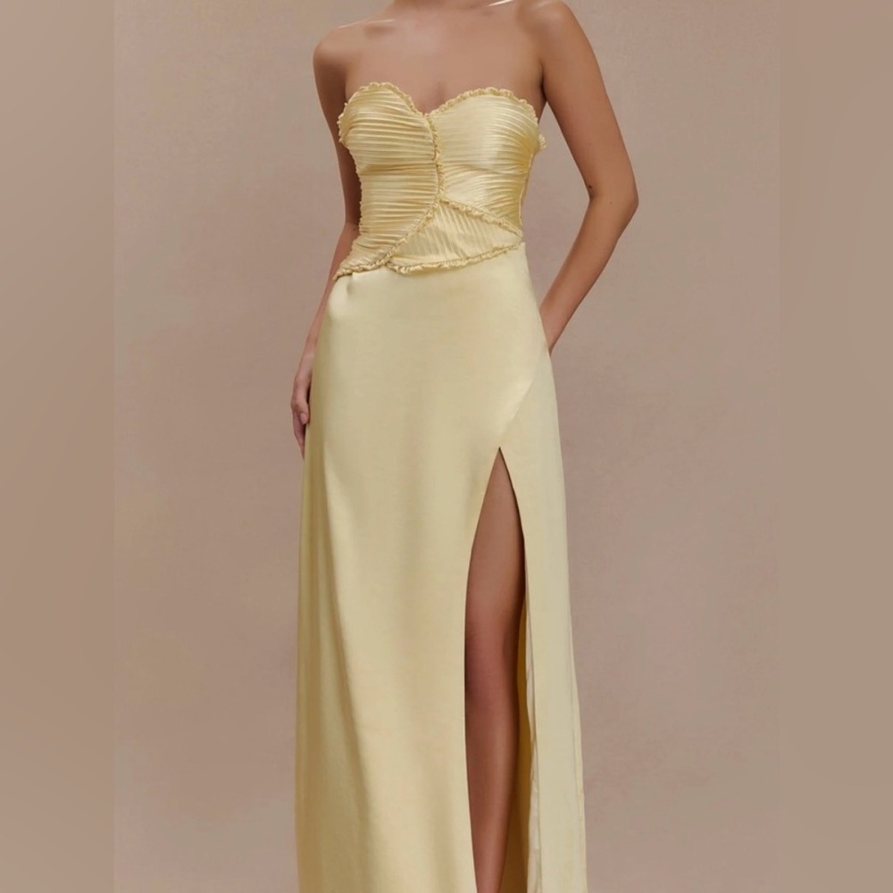 Elegant Strapless Yellow Dress